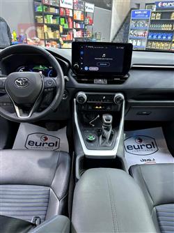 تۆیۆتا ڕاڤ 4